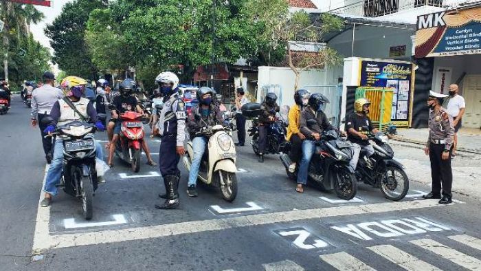 Antisipasi Penularan Covid-19, Kawasan KTL di Jombang Dipasang Marka