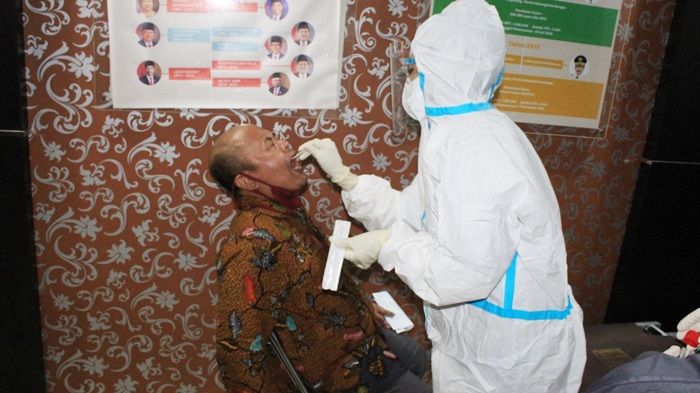 Antisipasi Penularan Covid-19, KPU Sidoarjo Gelar Uji Swab PCR