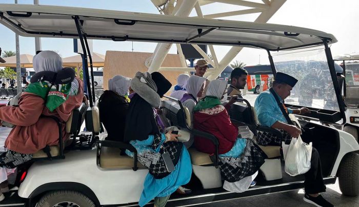 Jamaah Haji Indonesia Kloter Pertama Mendarat di Madinah