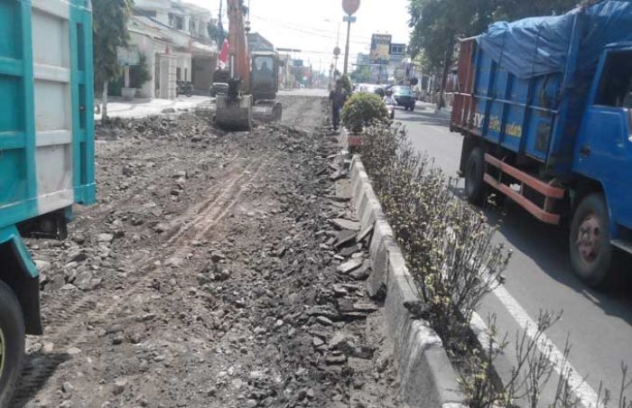 Akses Ruko di Gajahmada Dibuntu Proyek, Puluhan Usaha Toko Terancam Bangkrut