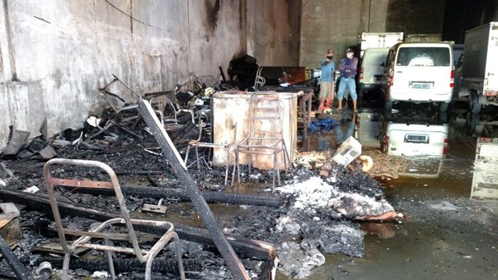 ​Diduga Korsleting Listrik, Gudang Ekspedisi di Sedati Sidoarjo Dilalap Api
