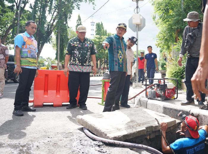 Cegah Banjir, Pemkab Lamongan Keruk Drainase di Sejumlah Titik Wilayah Kota