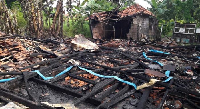 Tersambar Petir, Sebuah Rumah di Pamekasan Ludes Terbakar