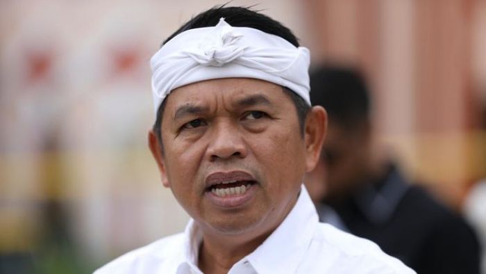 Kontroversi Dedi Mulyadi: dari Gubernur Konten hingga Vasektomi dan Aura Cinta Kontroversi Dedi Mulyadi: dari Gubernur Konten hingga Vasektomi dan Aura Cinta