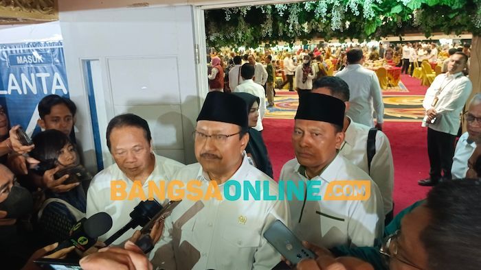 Teken MoU dengan Forum Rektor Indonesia Jatim, Mensos Ajak Perguruan Tinggi Entaskan Kemiskinan