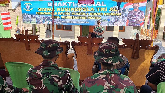 Sebelum Latihan Tempur, Siswa TNI AL Gelar Bakti Sosial di Musala Nurur Rahman Probolinggo