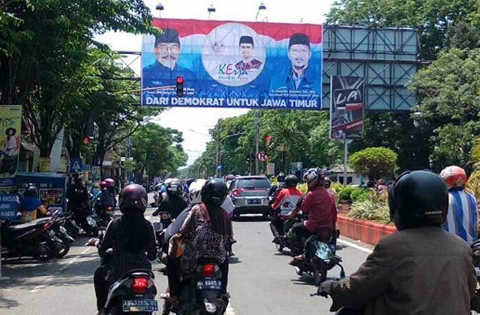 Demokrat Jatim: Hanya Khofifah-Emil yang Boleh Pasang Gambar Pakde Karwo