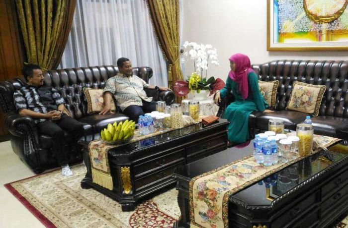 Usai Bukber di Rumah Setnov, Nyono dan MKP Silaturahim ke Kediaman Khofifah, Ini yang Dibahas