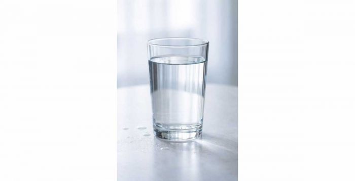 4 Manfaat Minum Air Putih Setelah Bangun Tidur