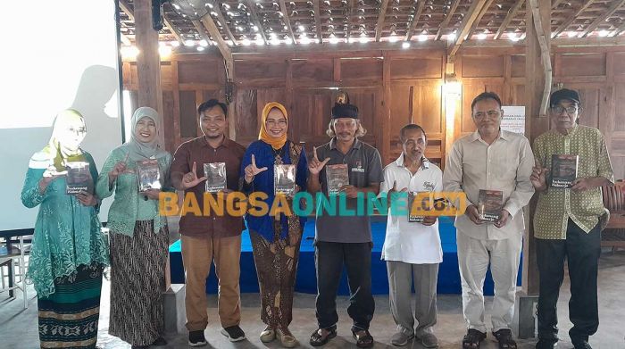 Peluncuran Buku Puisi Kukenang Sidoarjo Meriahkan Harjasda ke-167