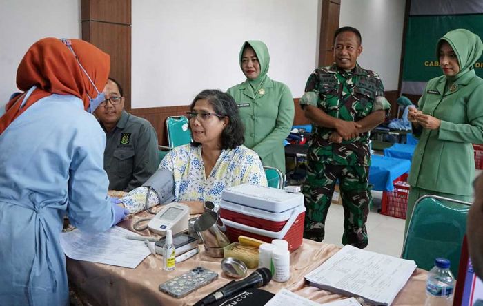 Pj Wali Kota Kediri Ikuti Donor Darah Peringatan HUT ke-79 Persit Kartika Chandra Kirana