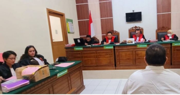 Warga Kalikepting yang Terlibat Judi Bola Online Dengarkan Dakwaan Jaksa di PN Surabaya Warga Kalikepting yang Terlibat Judi Bola Online Dengarkan Dakwaan Jaksa di PN Surabaya