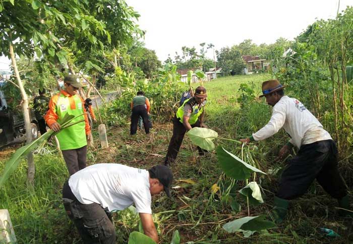 Kerap Buntu, Ratusan Warga Kerek Kerja Bakti Bersihkan Aliran Sungai