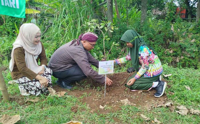 HPN 2025, PWI Jombang gandeng DLH Tanam Ratusan Pohon