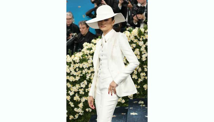 Zendaya Tampil Memukau di Met Gala 2025 Zendaya Tampil Memukau di Met Gala 2025