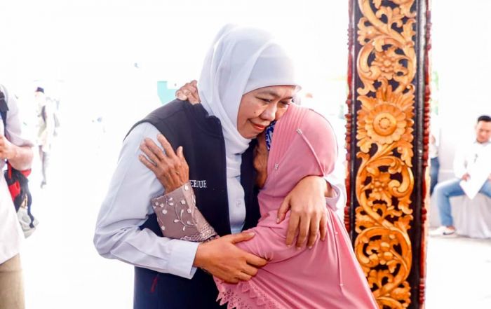 Khofifah Salurkan Bantuan dan Zakat Produktif Rp24 M, Termasuk untuk Korban Campak Khofifah Salurkan Bantuan dan Zakat Produktif Rp24 M, Termasuk untuk Korban Campak
