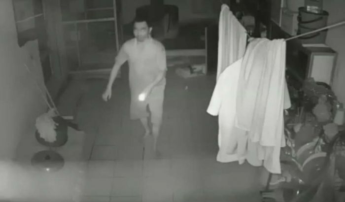 Pencuri di Desa Kebonagung Porong Terekam CCTV