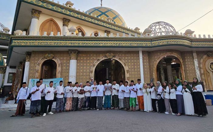 PKB Bangkalan Ziarah ke Makam Syaikhona Kholil, Tirakat dan Dzikir Bersama Peringati Harlah ke-27 PKB Bangkalan Ziarah ke Makam Syaikhona Kholil, Tirakat dan Dzikir Bersama Peringati Harlah ke-27