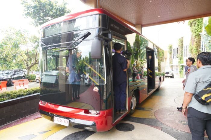 Tunjang Transportasi Wisatawan dan Warga, Wali Kota Batu dan Kapolres Ikuti Uji Coba Shuttle Bus