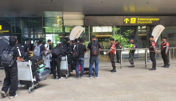 Polres Kediri KotaSiagakan Personel Kawal Mobilitas Penumpang di Bandara Dhoho