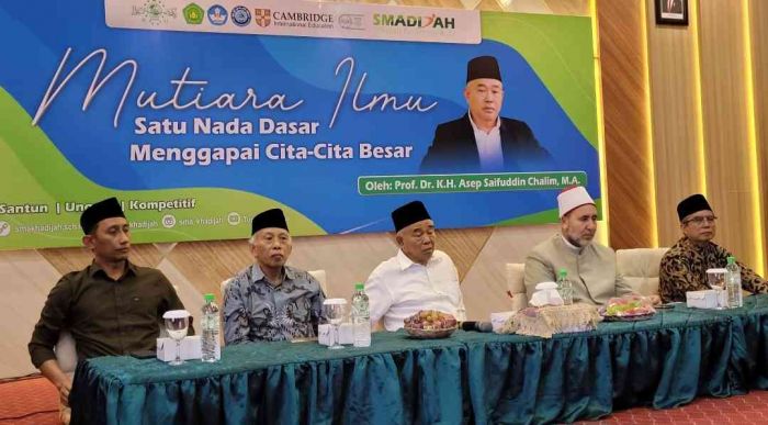 Kiai Asep Bantu Kelola SMA Khadijah, Optimistis Lulusannya Lolos 100 % PTN dan LN Kiai Asep Bantu Kelola SMA Khadijah, Optimistis Lulusannya Lolos 100 % PTN dan LN