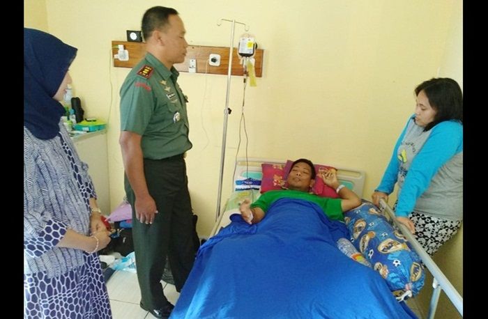Dandim 0812 Lamongan Jenguk Mantan Anggota Taipur yang Terbaring Sakit Dandim 0812 Lamongan Jenguk Mantan Anggota Taipur yang Terbaring Sakit