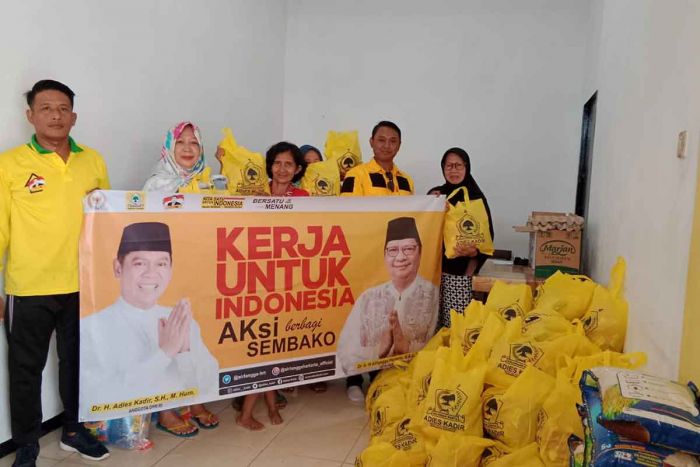 Ringankan Beban Masyarakat, Adies Kadir Bagikan 12 Ribu Paket Sembako di Surabaya dan Sidoarjo