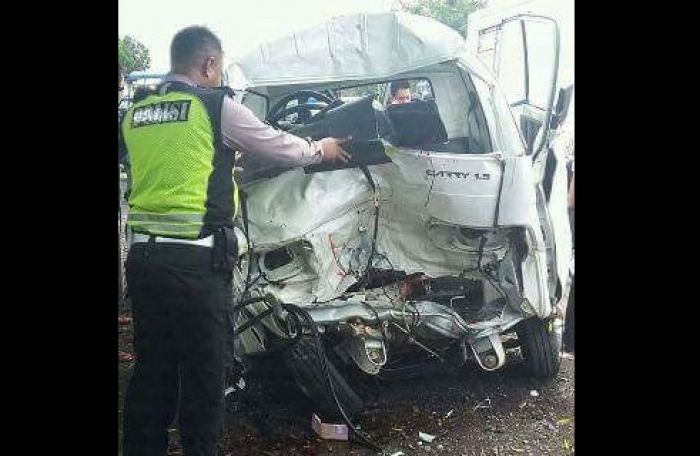 Bus Vs Pick Up di Raya Nguling Pasuruan, 1 Tewas, 2 Luka-luka