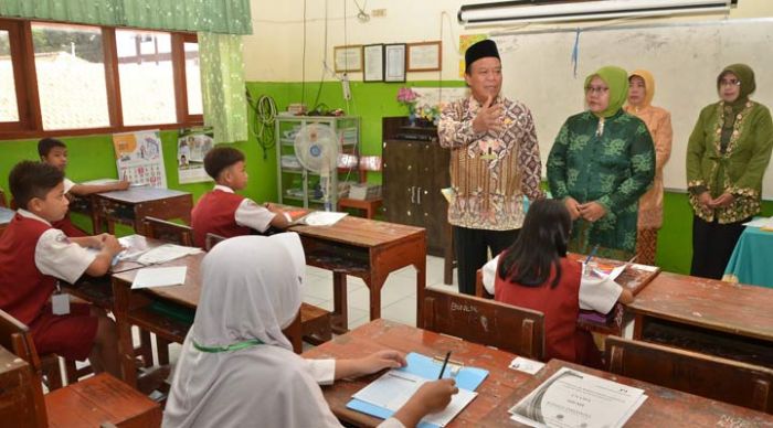 Sidak USBN dan UNBK di Lamongan, Bupati Fadeli: Jangan Sepelekan Pendidikan Dasar