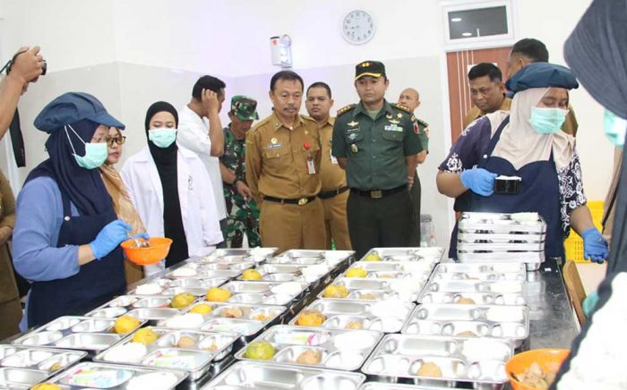 Dandim dan Sejumlah Kepala OPD Sumenep Tinjau Pelaksanaan Makan Bergizi Gratis Perdana