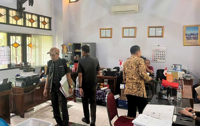 Kejaksaan Geledah Kantor Disperta Probolinggo Terkait Dugaan Korupsi Vaksin PMK