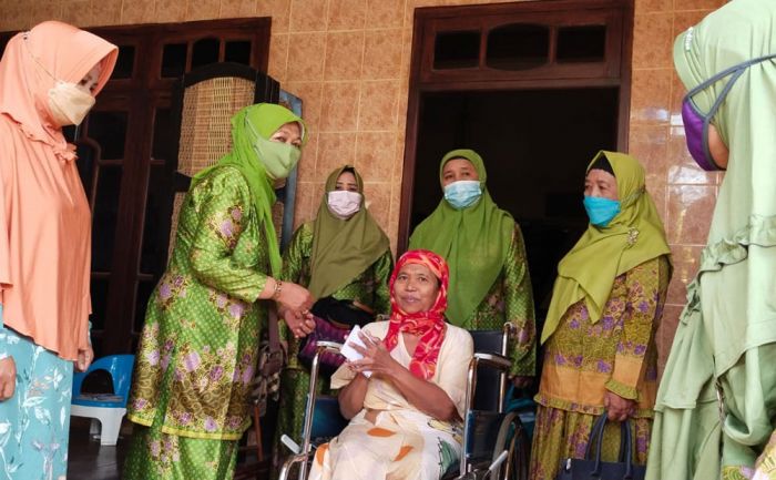 PC Muslimat NU Kota Kediri Salurkan Santunan Kepada Anak Yatim dan Warga Terdampak Pandemi