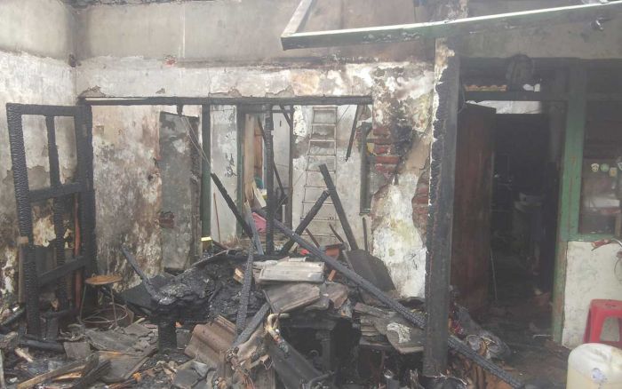 Diduga Korsleting Listrik, Rumah di Sidoarjo Ludes Terbakar