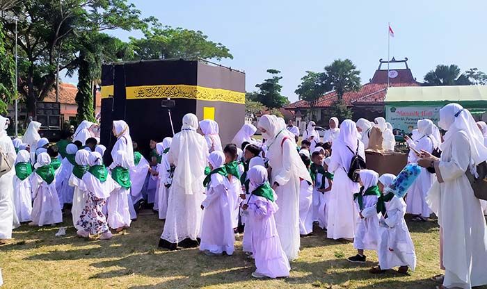 Ratusan Santri RA Perwanida Brawijaya Pamekasan Gelar Bimbingan Manasik Haji