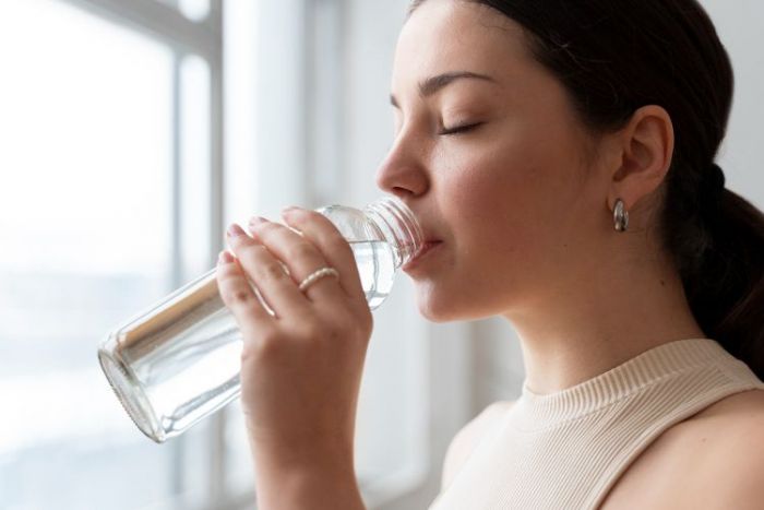 Simak Takaran Air Minum per Hari yang Tepat Berdasarkan Usia