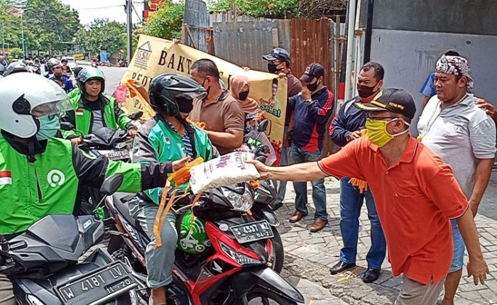 Pengusaha H. Sueb dan Anha Bagikan Ribuan Sembako Kepada Warga Terdampak COVID-19 dan Korban Banjir