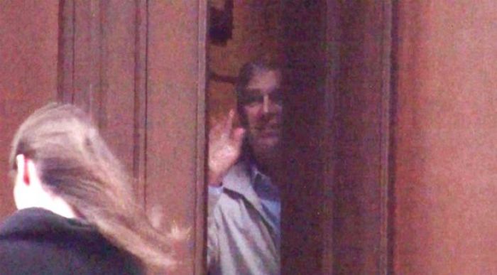 ​Pangeran Andrew Tertangkap Kamera di ‘Rumah Seks’ Epstein