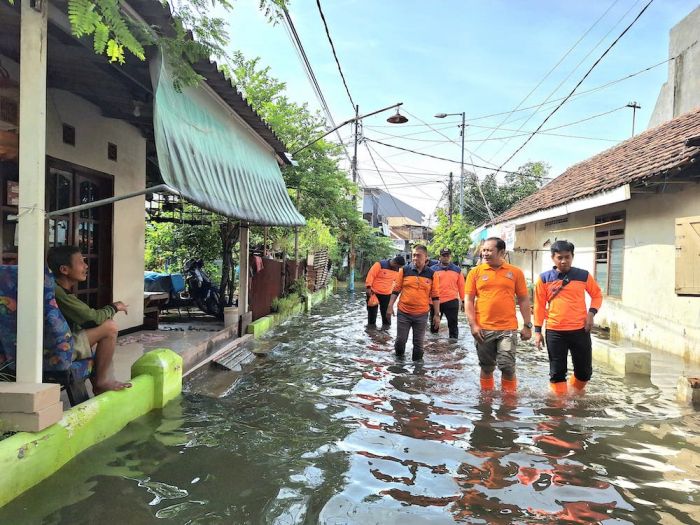 Waru Sidoarjo Banjir Lagi, BPBD Jatim Gercep Evakuasi Warga dan Serahkan Bantuan Logistik