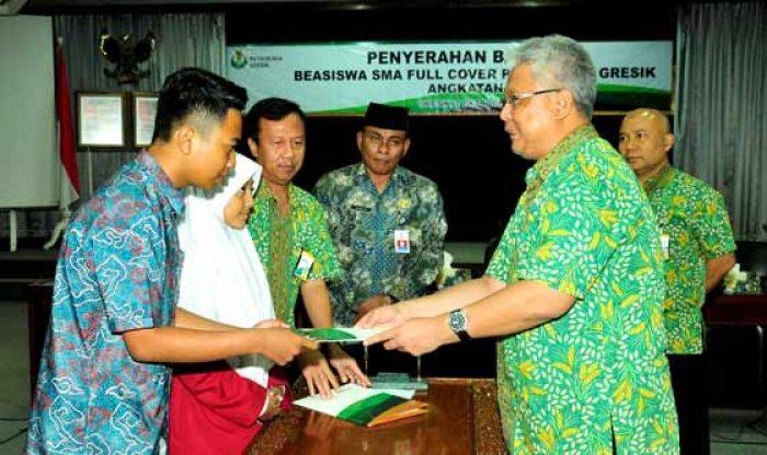 PG Peduli Masa Depan Siswa Berprestasi dari Keluarga Tidak Mampu 