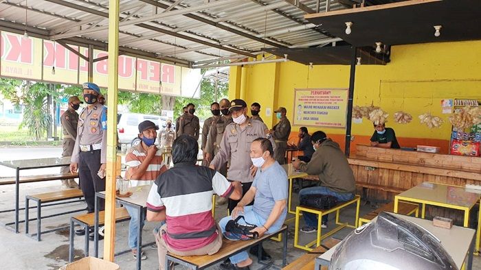 Tangkal Penyebaran Covid-19, Petugas Gabungan di Sidoarjo Terus Lakukan Operasi Prokes