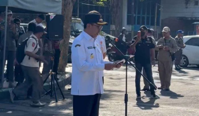 Bupati Pamekasan Pimpin Operasi Penertiban PKL Bupati Pamekasan Pimpin Operasi Penertiban PKL