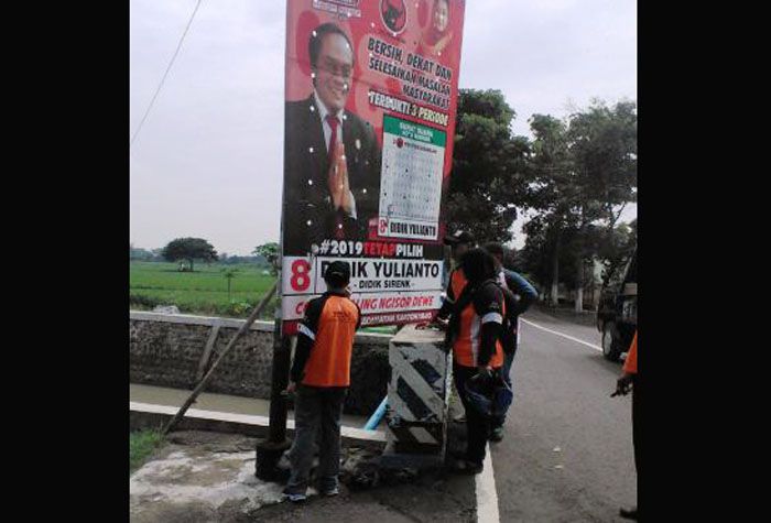 Bawaslu Kota Madiun Tertibkan 140 APK yang Melanggar Aturan