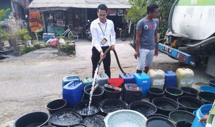 ​Air Sumur Menyusut, Warga di Semanding Tuban Terima Bantuan Air Bersih