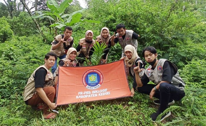 Gandeng Relawan, Brimob Kompi C Kediri Gelar Penanaman 1.000 Bibit Pohon di Lereng Wilis