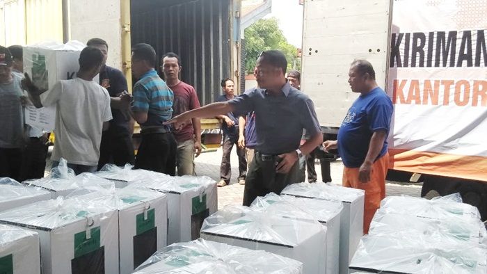 KPU Sidoarjo Mulai Kirim Logistik Pemilu 2019 ke Kecamatan