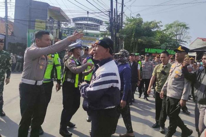 Sempat Tegang, PN Sidoarjo Eksekusi Lahan Sengketa di Waru Sempat Tegang, PN Sidoarjo Eksekusi Lahan Sengketa di Waru