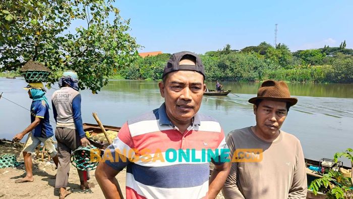 Upah Rp70-90 Ribu, Penambang Pasir Brantas Kediri Tetap Bertahan