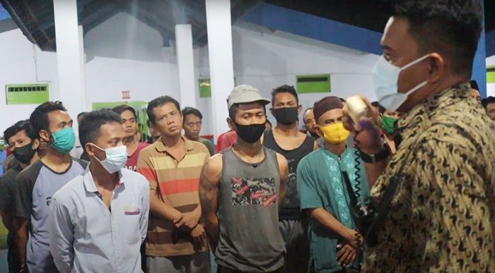 Mucul Asap, Warga Binaan Lapas Surabaya Berhamburan Keluar Blok