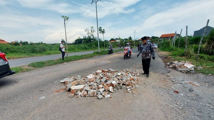 Jalan Lubang Diuruk Pakai Material Bekas, Pj. Bupati Hudiyono Perintahkan Dinas PU Turun Tangan