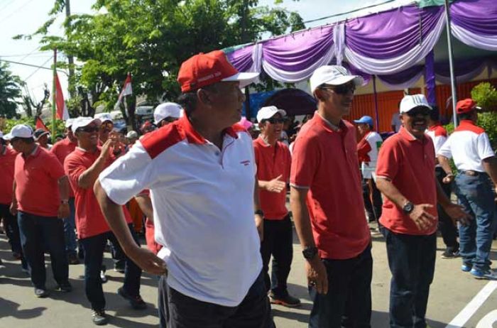 Ribuan Orang dari Berbagai Daerah Ikuti Gerak Jalan Balongpanggang-Gresik